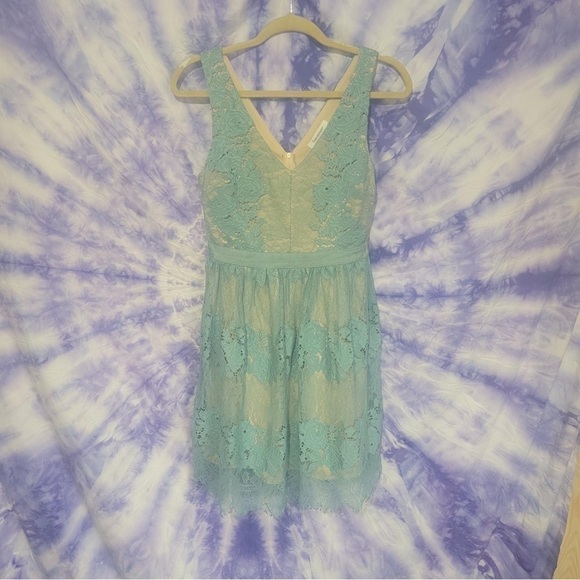 NWT Francesca's Women's Teal Mint Lace Over Tan Body Dress Size Small - Picture 4 of 12